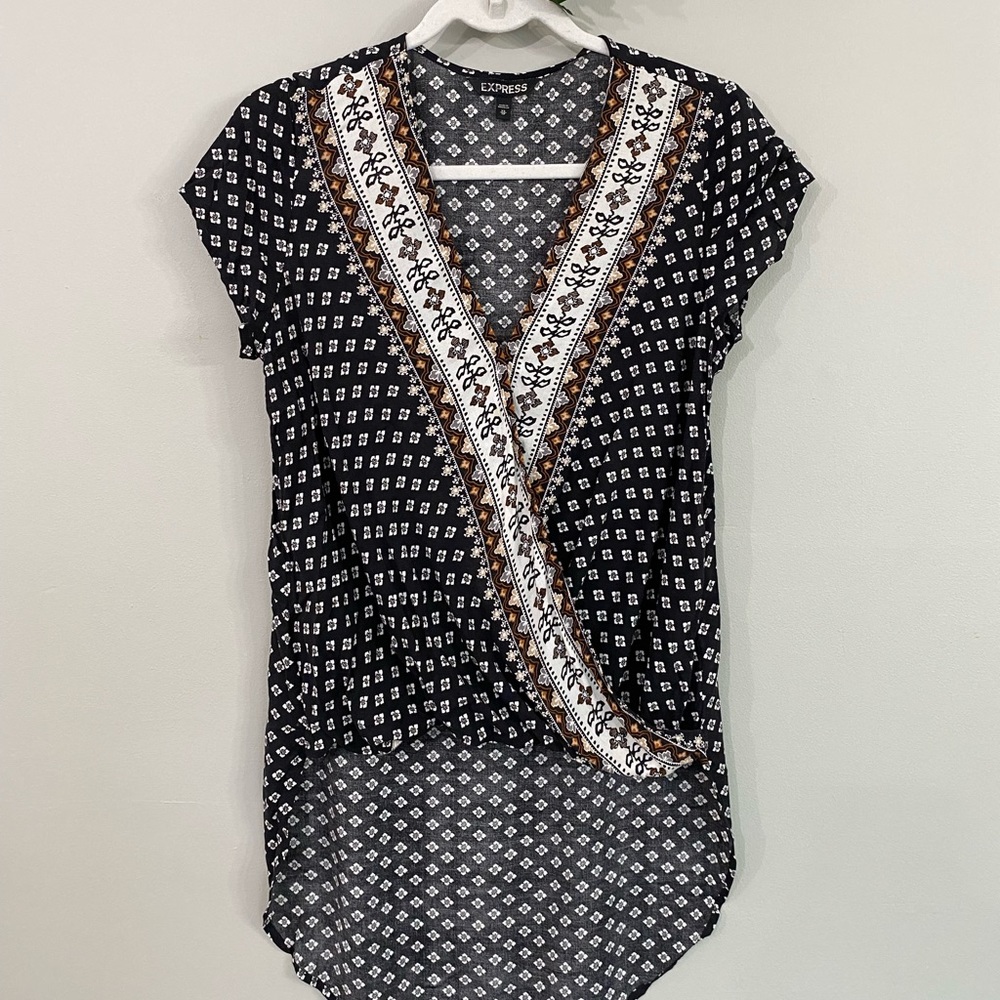 Express - low hem  - print blouse - V neck size XS